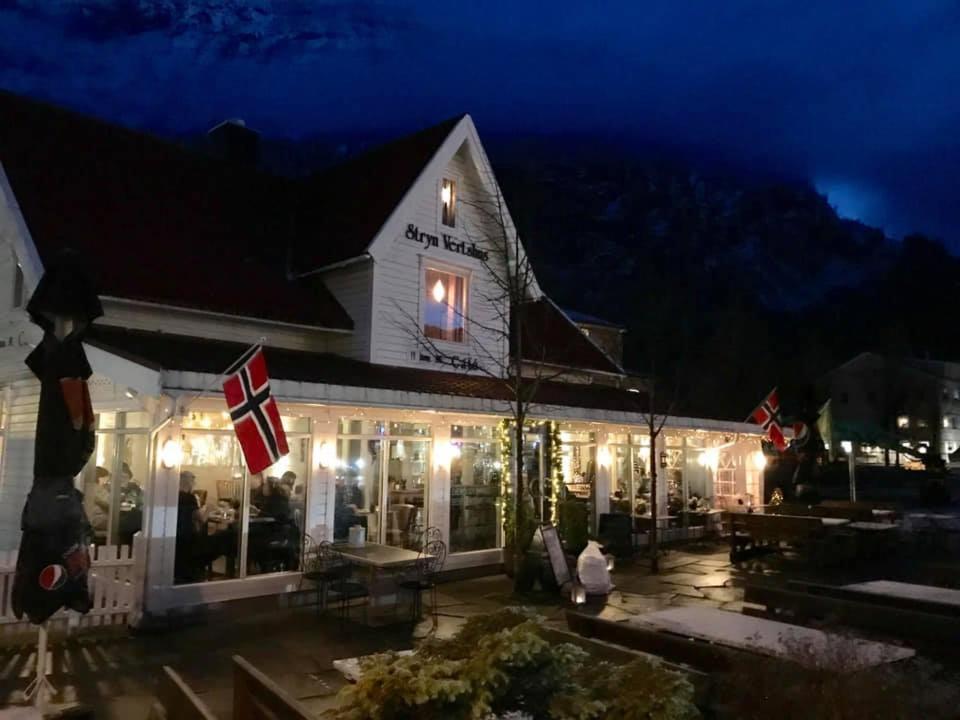 Stryn Kaffebar & Vertshus Hotel Exterior foto