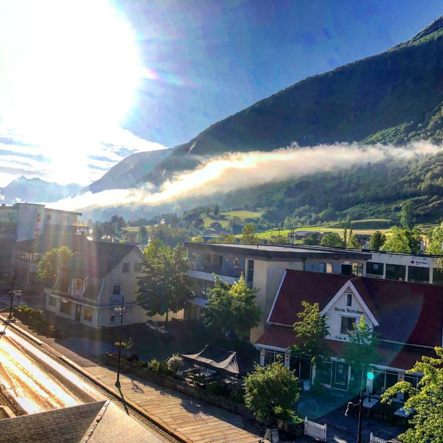 Stryn Kaffebar & Vertshus Hotel Exterior foto